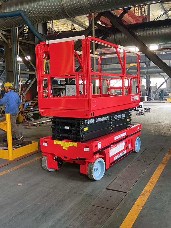 自行式高空作业平台车