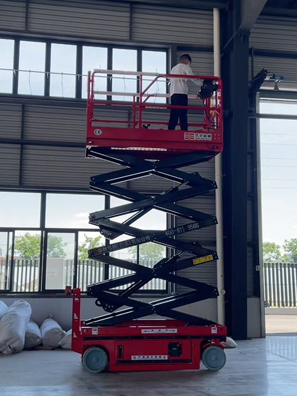 电动自行走登高车