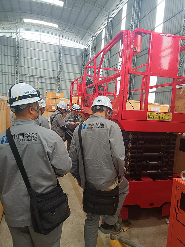 仓库登高作业用升降平台